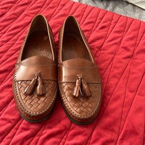 Bass woven with tossel Moccasin accent,mens slip on shoe excellent condition